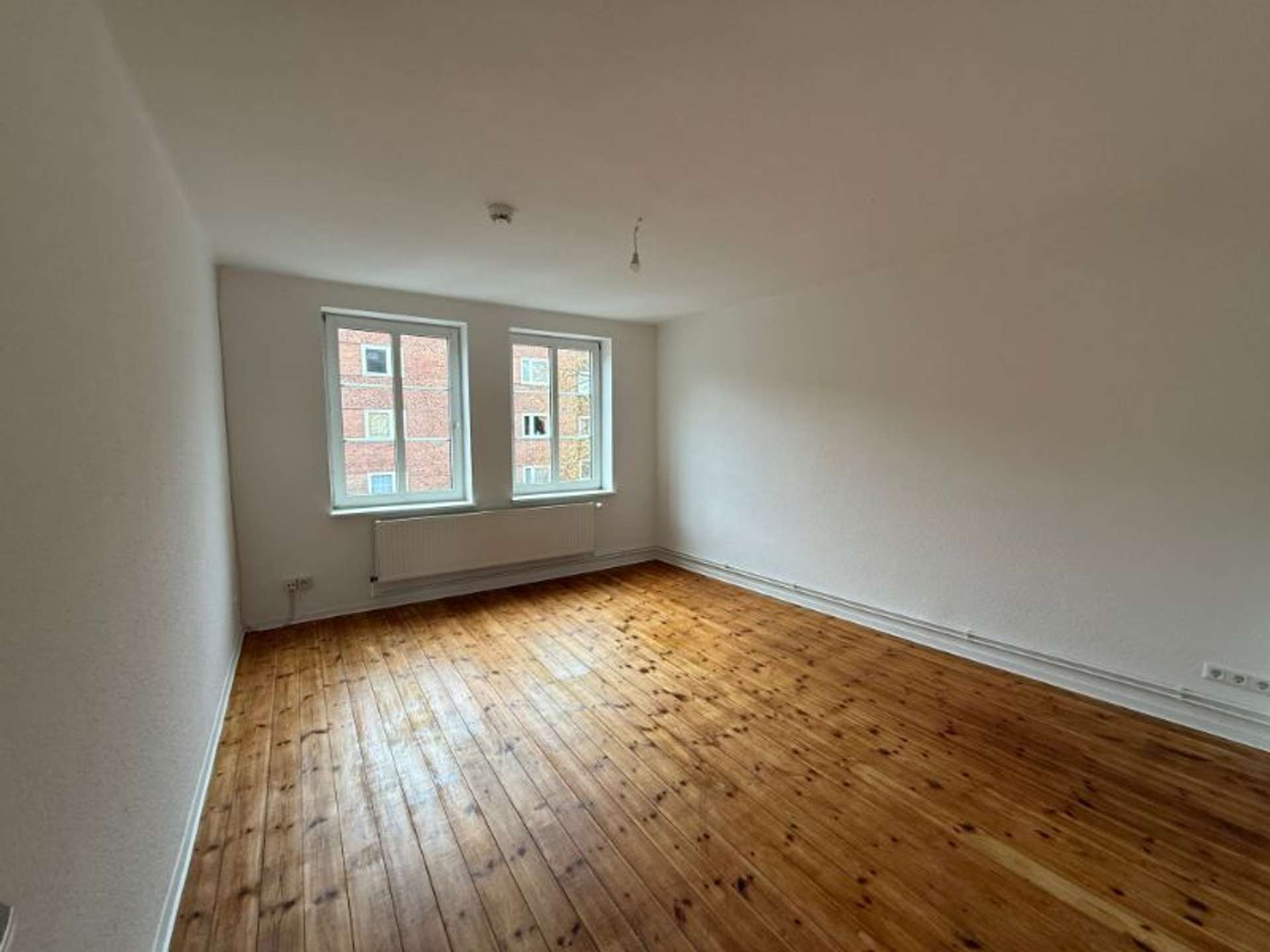 Helle 2-Zimmer-Wohnung im Herzen Neumünsters, Hansaring 48b, 24534 Neumünster, Etagenwohnung