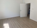 Wohnzimmer - Renovierte 3-Zimmerwohnung mit EBK!