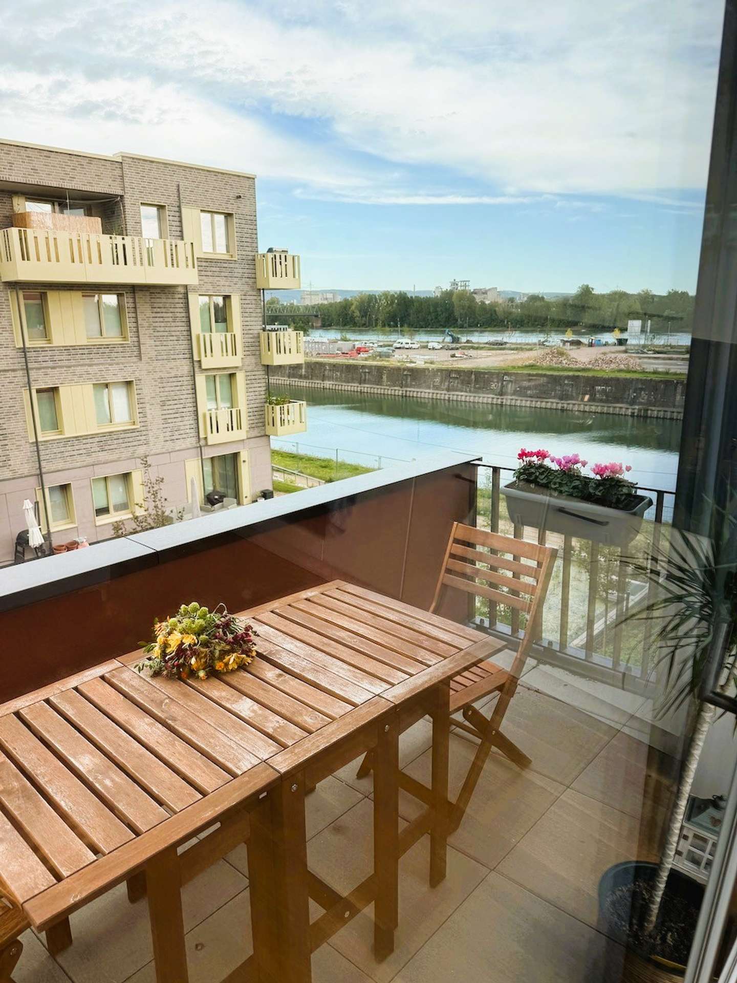 !!! Mainz Zollhafen – Leben direkt am Wasser – helle 3-ZW mit Balkon !!!, Fischerhof 7, 55120 Mainz, Etagenwohnung