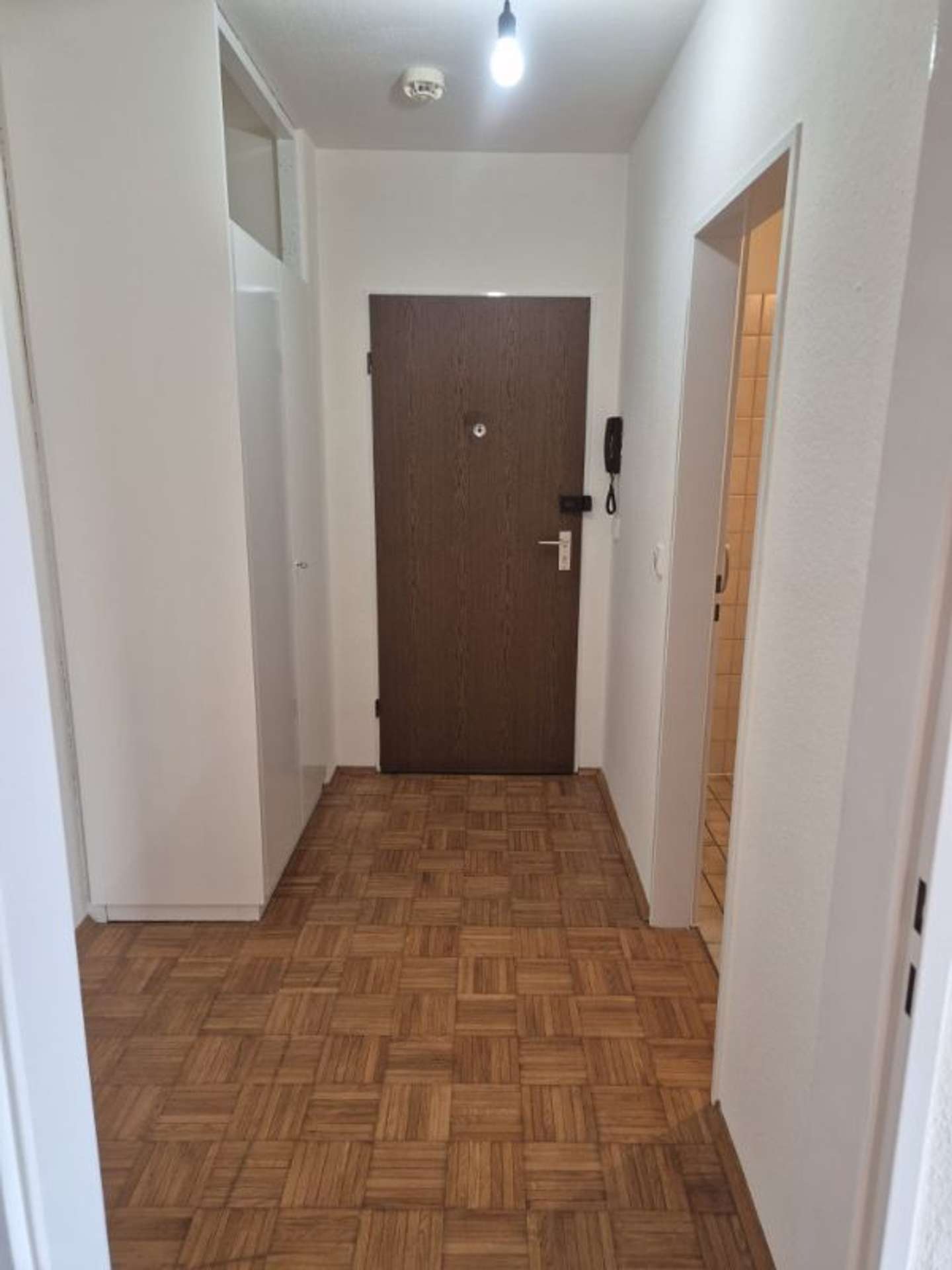 Charmante 2‑Zimmer‑Wohnung mit Loggia und Durchgangszimmer in zentraler Lage, Weberstraße 7/9, 45879 Gelsenkirchen, Etagenwohnung