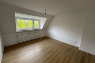 Schöne, helle 3,5 Zimmer Dachgeschosswohnung zum 16.05.2025 neu vermietbar!, Fördestr. 5 A, 24944 Flensburg, Dachgeschosswohnung