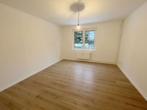 Schlafzimmer - Lichtdurchflutete 3-Zimmer-Wohnung sucht Nachmieter zum 01.09.2026!