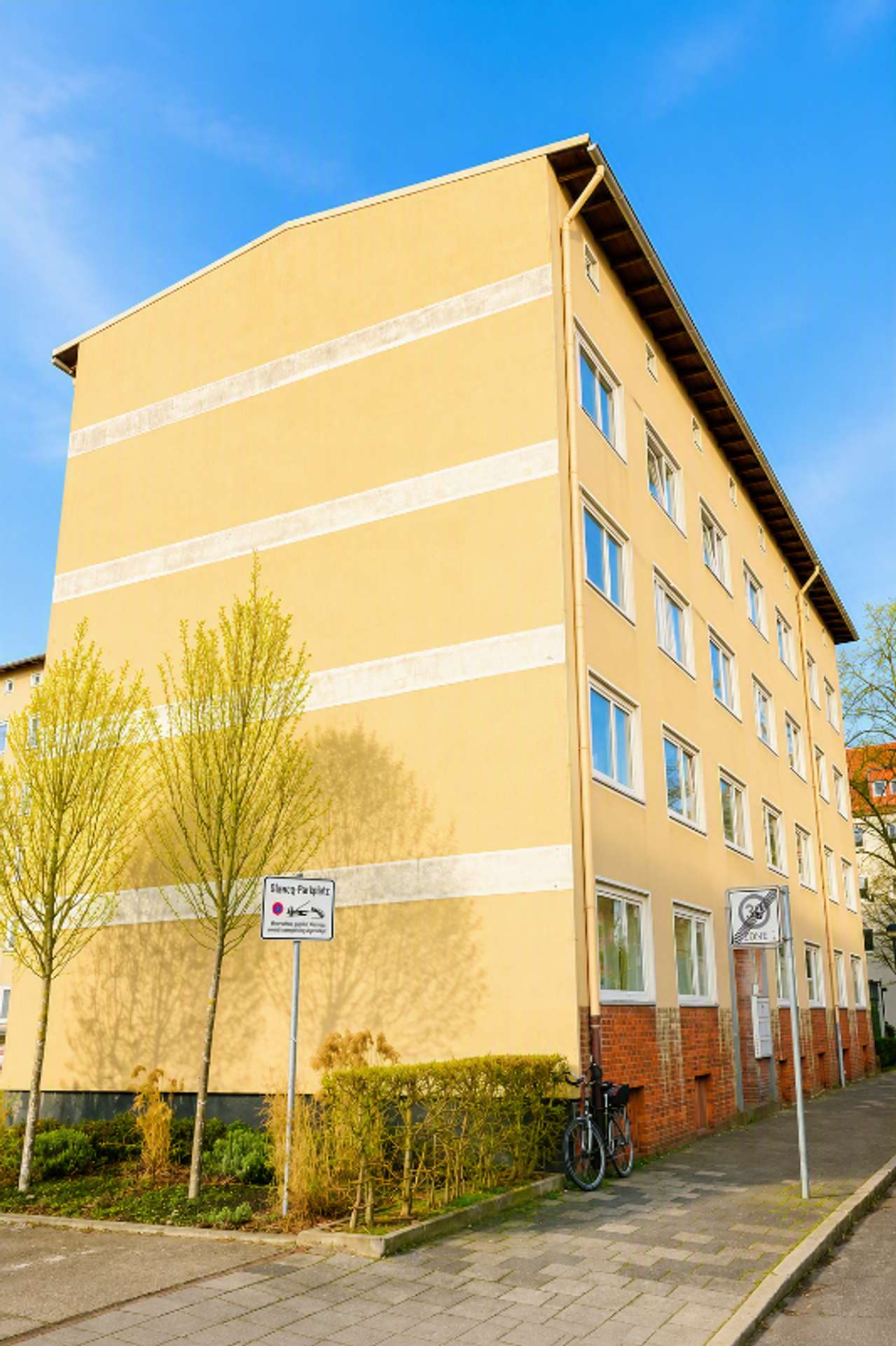 Zentrales Wohnen – 2-Zimmer Wohnung zum 01.10., Wormser Str. 2, 27570 Bremerhaven, Etagenwohnung