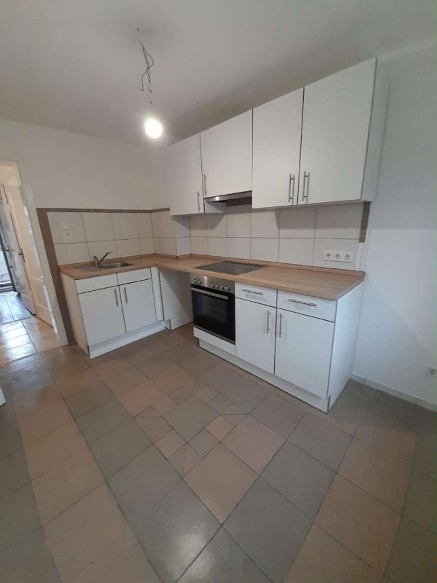 2,5-Zimmer-Hochparterrewohnung mit Balkon | Einzug ab 01.09., Marner Weg 12, 24768 Rendsburg, Erdgeschosswohnung