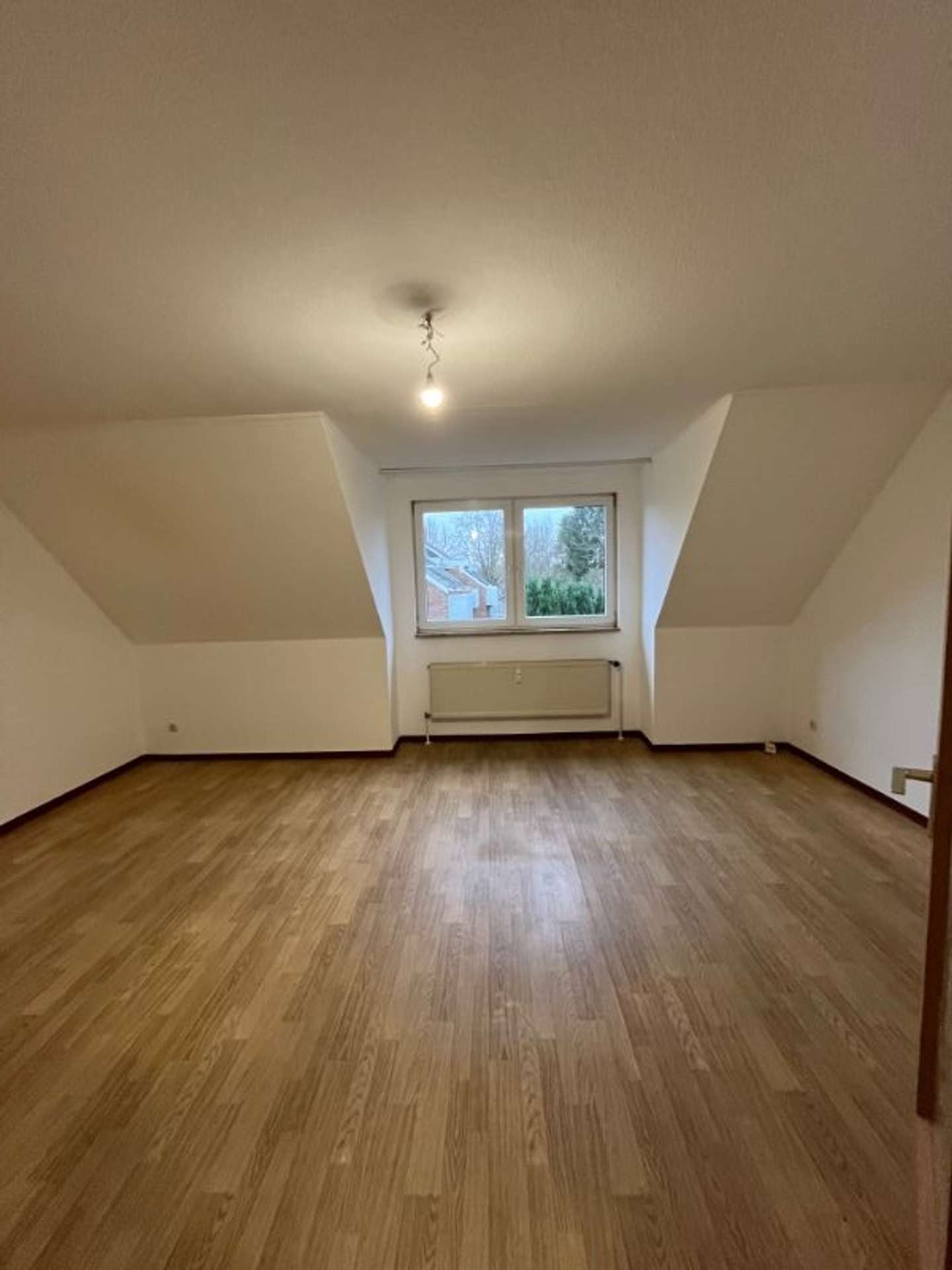 Sofort bezugsfreie 3,5‑Zimmer‑DG‑Wohnung – hell, gemütlich, Heckenweg 17, 24782 Büdelsdorf, Dachgeschosswohnung