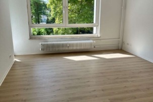 Helle, sanierte 3-Zimmer Wohnung mit Balkon zum 01.06.2025 vermieten, Hamburger Str. 40, 27570 Bremerhaven, Etagenwohnung