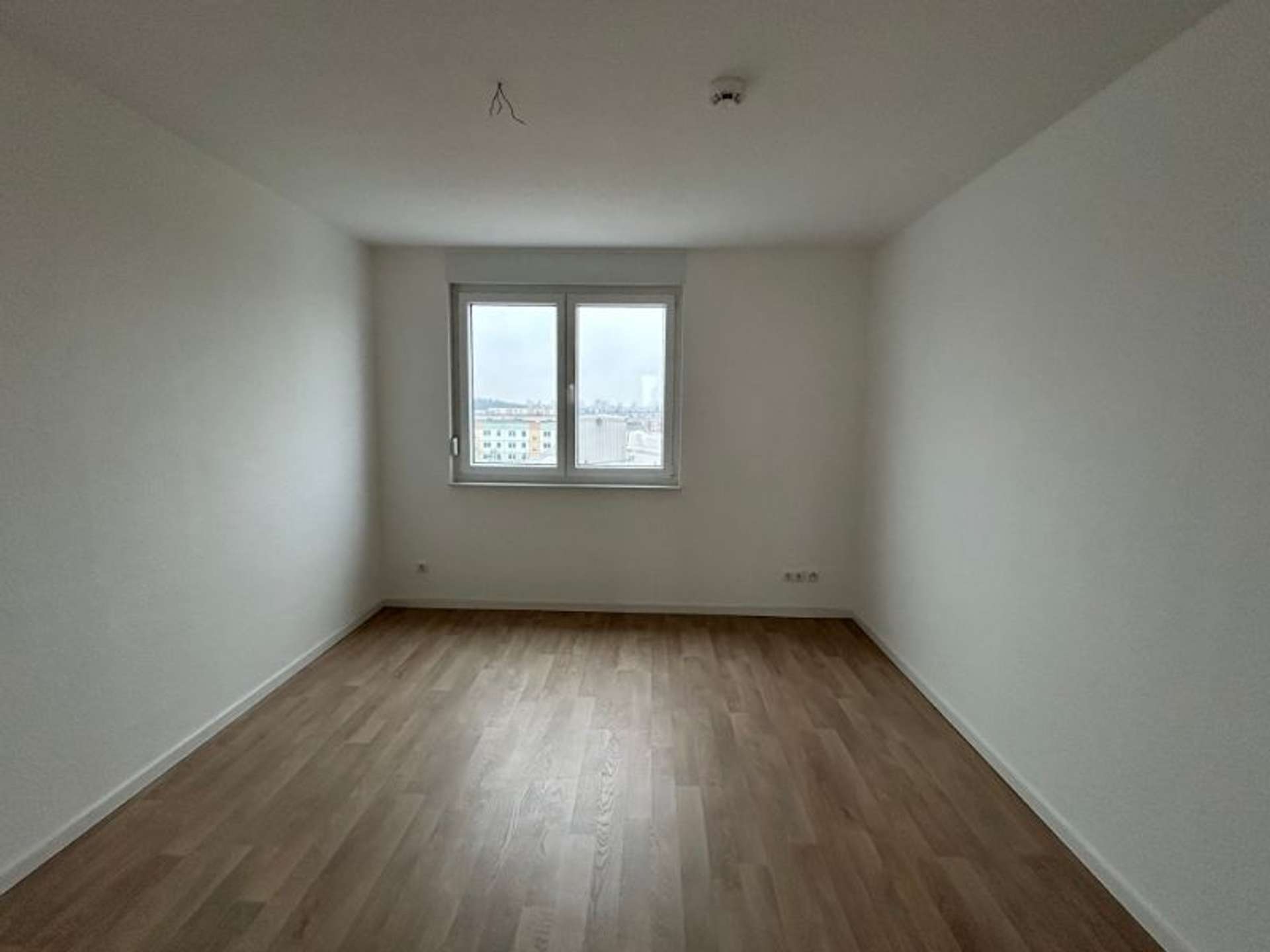 Tolle Dachgeschoßwohnung mit großer Terrasse, Martin-Riesenburger-Straße 40, 12627 Berlin, Dachgeschosswohnung