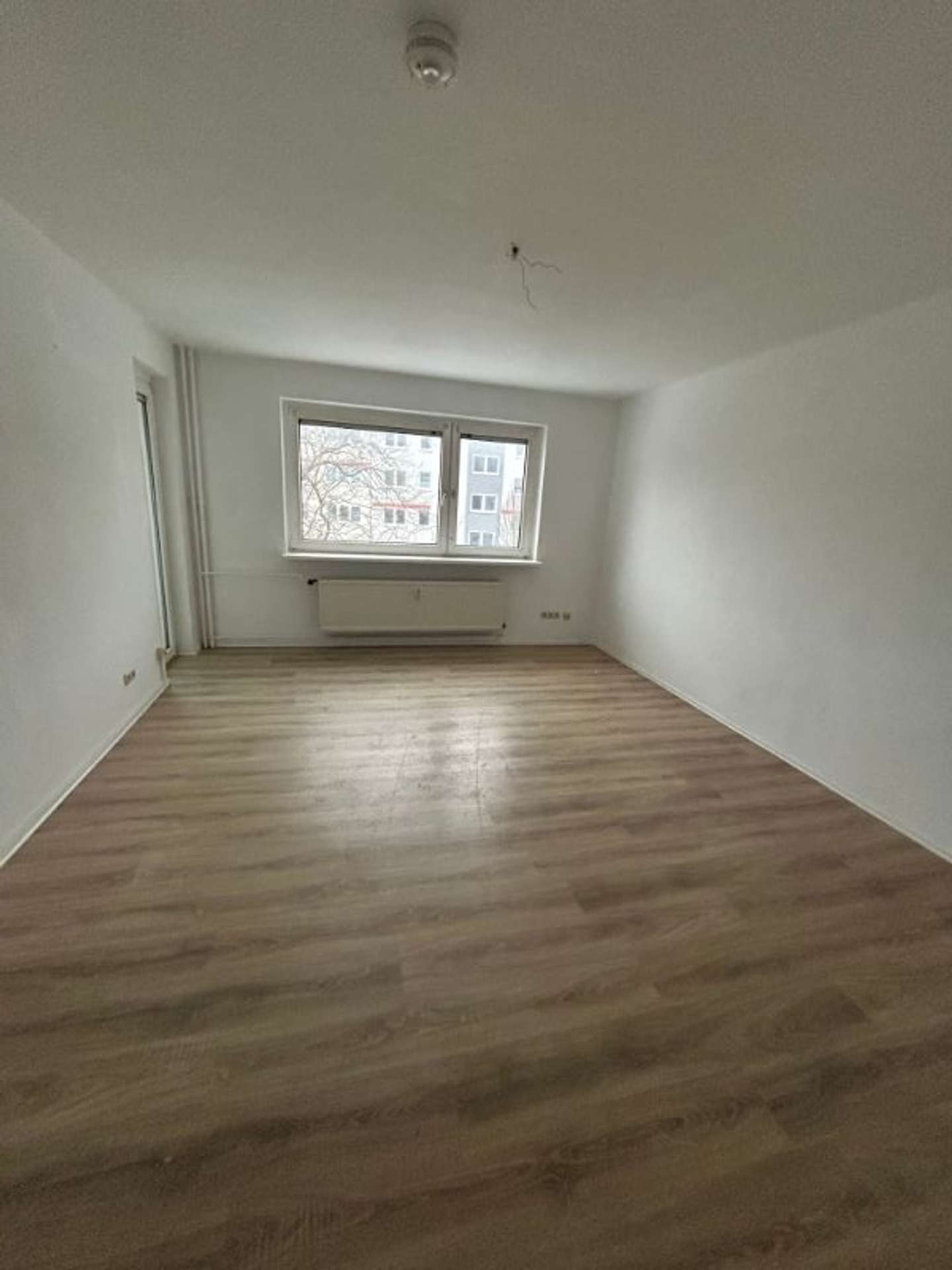 2 Zimmerwohnung in Engelsby mit Balkon/Loggia und Aufzug zum selber Streichen! Ab dem 16.03.2026!, Mozartstr. 31, 24943 Flensburg, Etagenwohnung