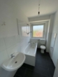 Badezimmer - Freuen Sie sich auf Ihr neues Zuhause – sehr schöne 3-Zi-Wohnung mit Loggia in Duisburg-Mündelheim