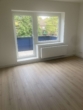 Wohnzimmer - Wir sanieren für Sie eine 2-Zimmerwohnung mit Balkon!