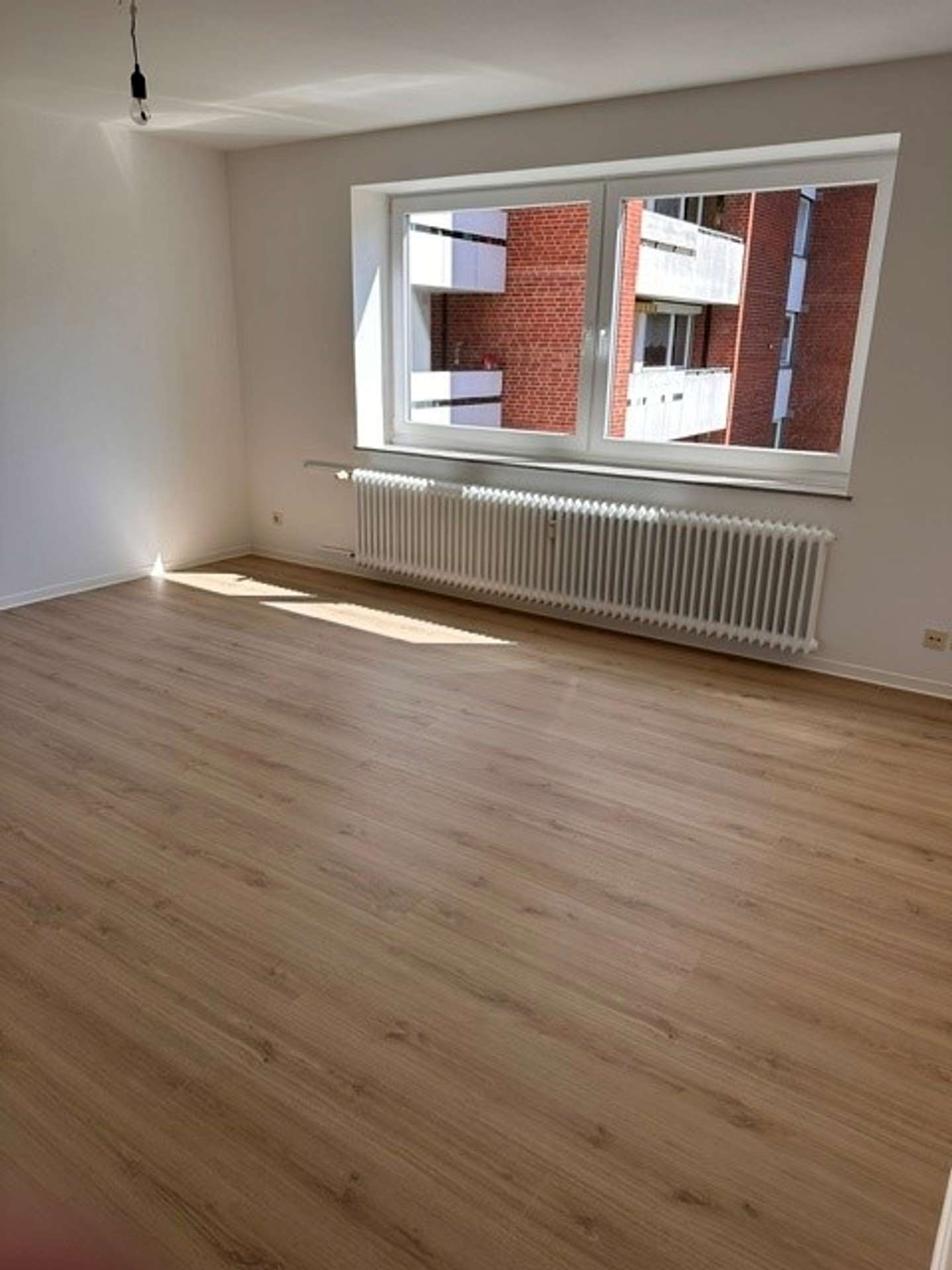 Komfortables Wohnen – 2-Zimmer Wohnung zum 16.06!, Rheinstr. 84, 27570 Bremerhaven, Etagenwohnung