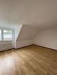 Wohnzimmer - 3‑Zimmer‑Dachgeschosswohnung – bezugfrei ab 01.05.2026