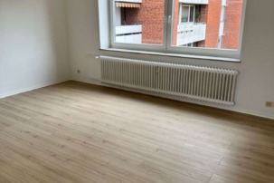 Saniert schöne kleine 2 Zimmerwohnung mit Balkon zum 01.03.2025 frei!, Rheinstr. 84, 27570 Bremerhaven, Etagenwohnung