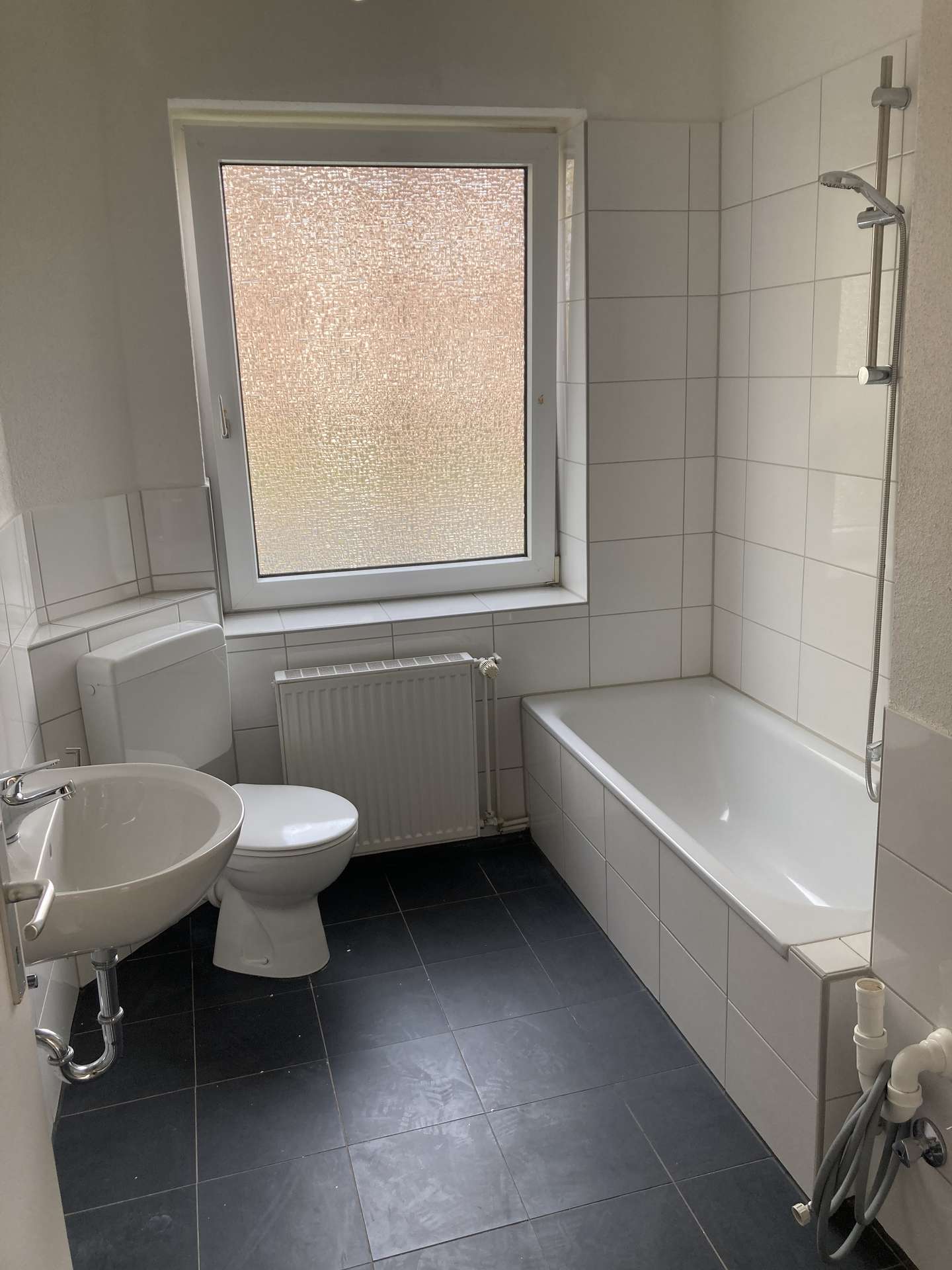 Schöne, sanierte 2-Zimmerwohnung mit EBK!, Goedenser Weg 9, 26386 Wilhelmshaven, Erdgeschosswohnung