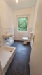 Badezimmer - Renovierte 1,5-Zimmer-Wohnung im 1. OG – bezugsfrei ab 01.11.2025!