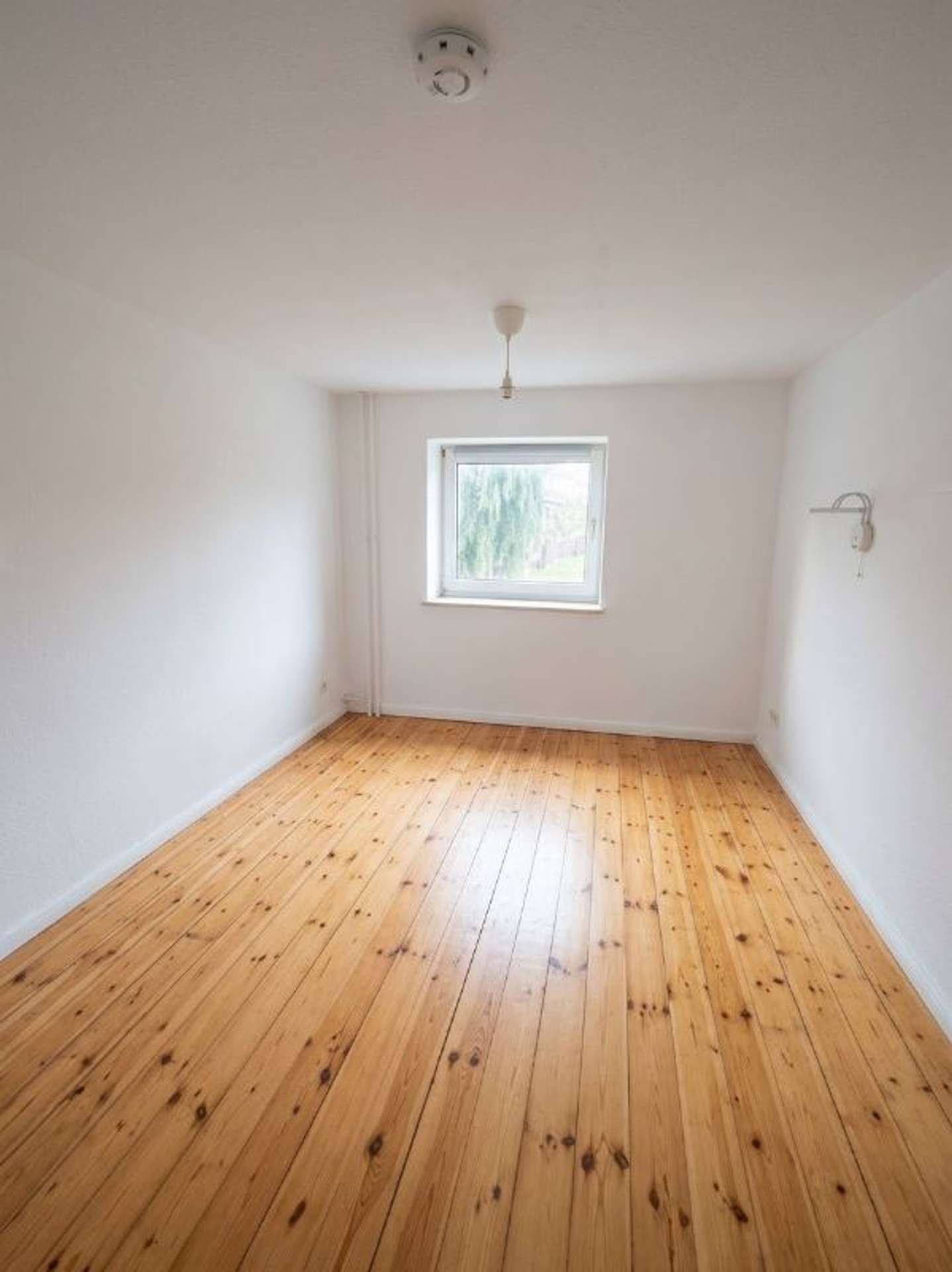 Gemütliche 2,5-Zimmer-Wohnung mit kleinem Balkon – bezugsfrei ab 01.12.2026, Kaiserstraße 34, 24782 Büdelsdorf, Etagenwohnung