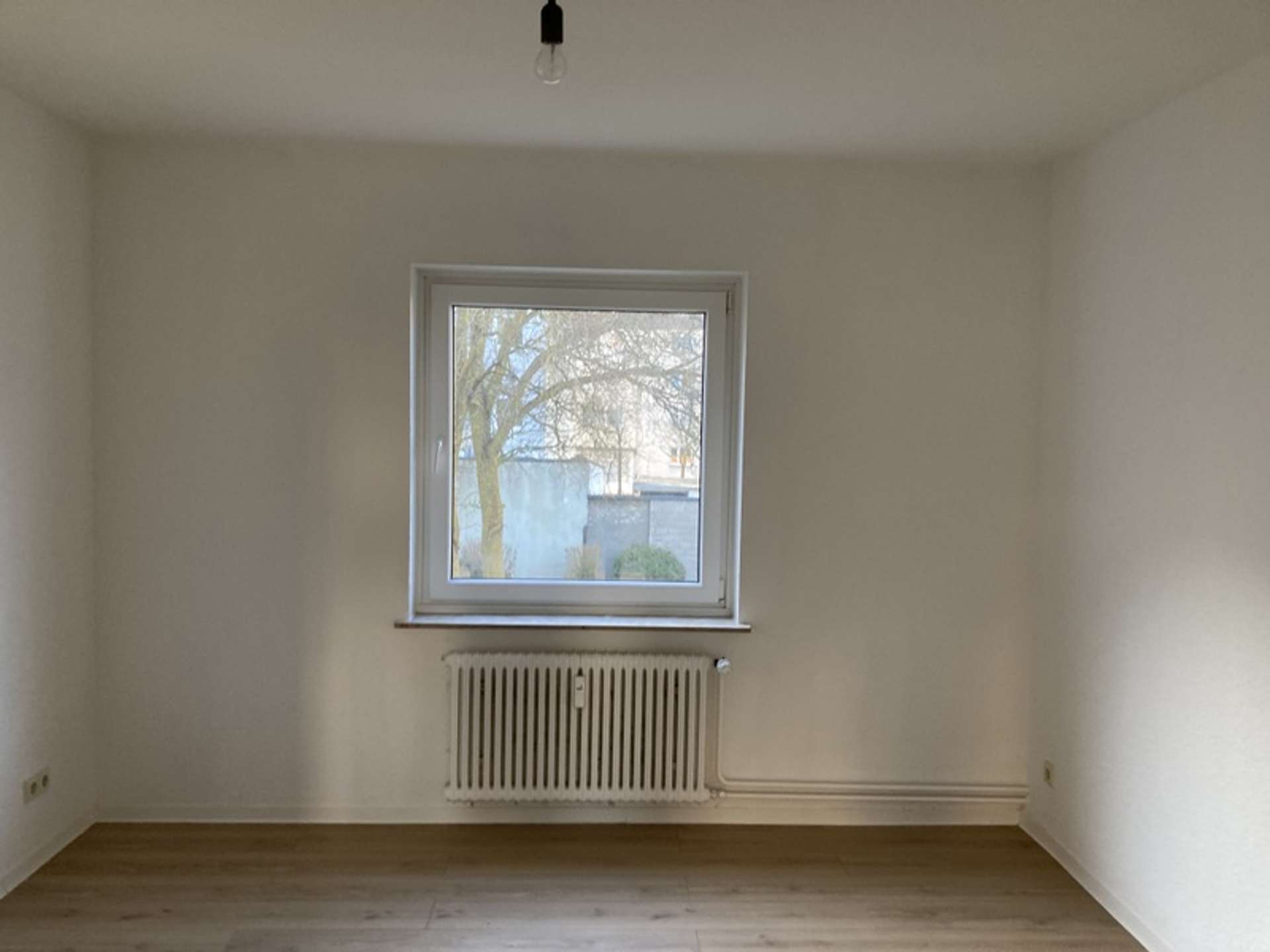 Nette Nachbarn gesucht gesucht – 2-Zimmer Wohnung zum 01.05!, Wormser Str. 3, 27570 Bremerhaven, Etagenwohnung