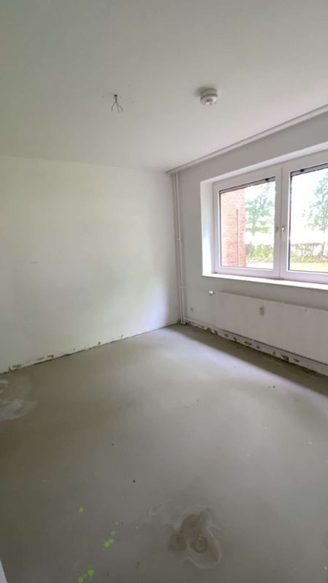 Charmante 3½-Zimmer-Wohnung mit Balkon – Renovieren & Wohlfühlen! Zum 01.09. vermietbar!, Richard-Wagner-Str. 21, 24943 Flensburg, Erdgeschosswohnung