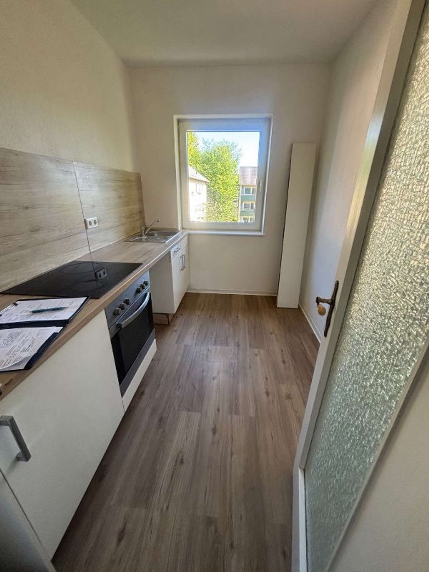 Einziehen und Wohlfühlen: Helle 3-Zimmer-Wohnung, Beethovenstr. 39, 24534 Neumünster, Etagenwohnung