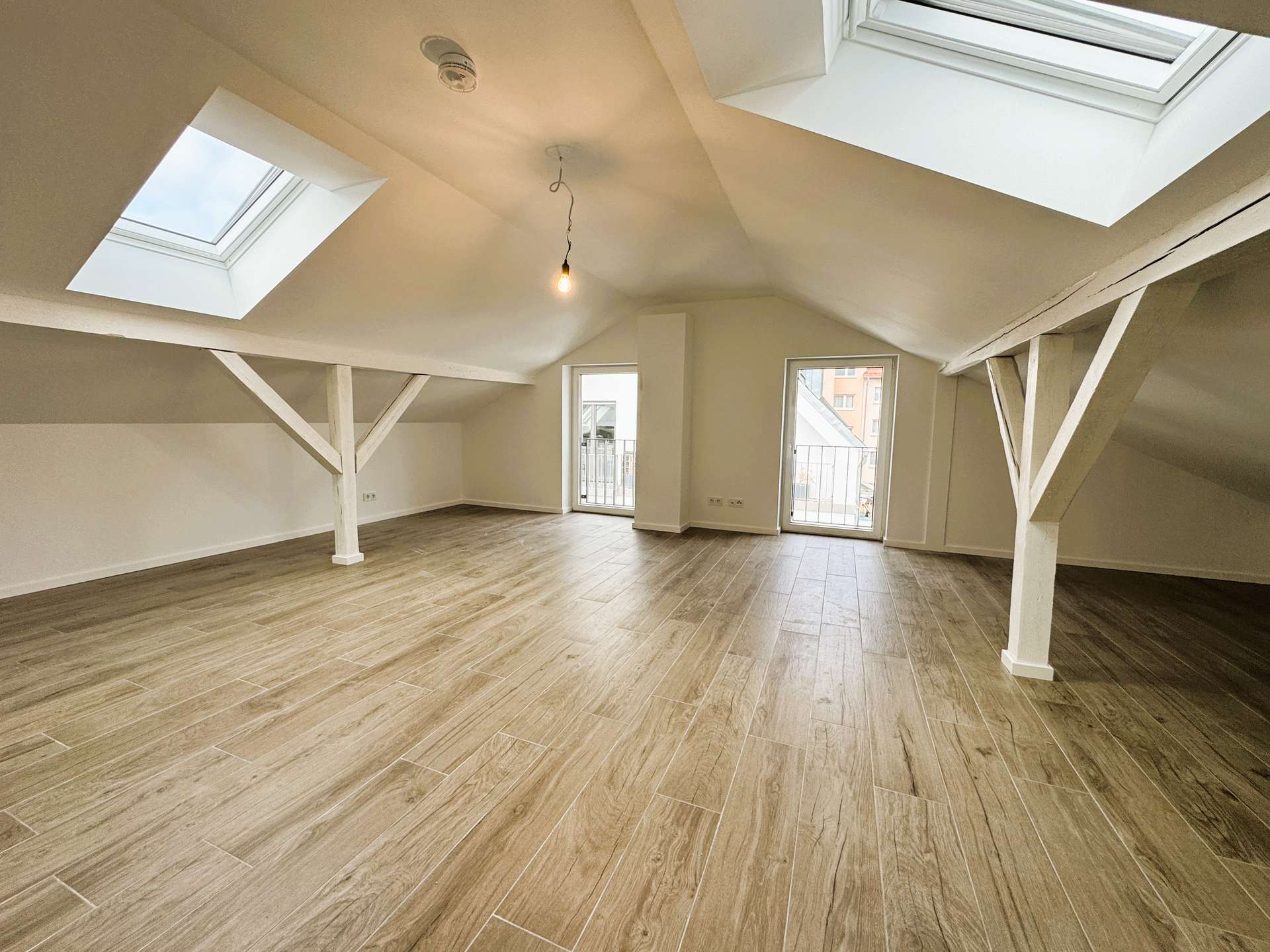 Erstbezug – Moderne, funktionale 1-Zi-DG-Wohnung !!!, Adalbertstr. 63, 60486 Frankfurt, Dachgeschosswohnung