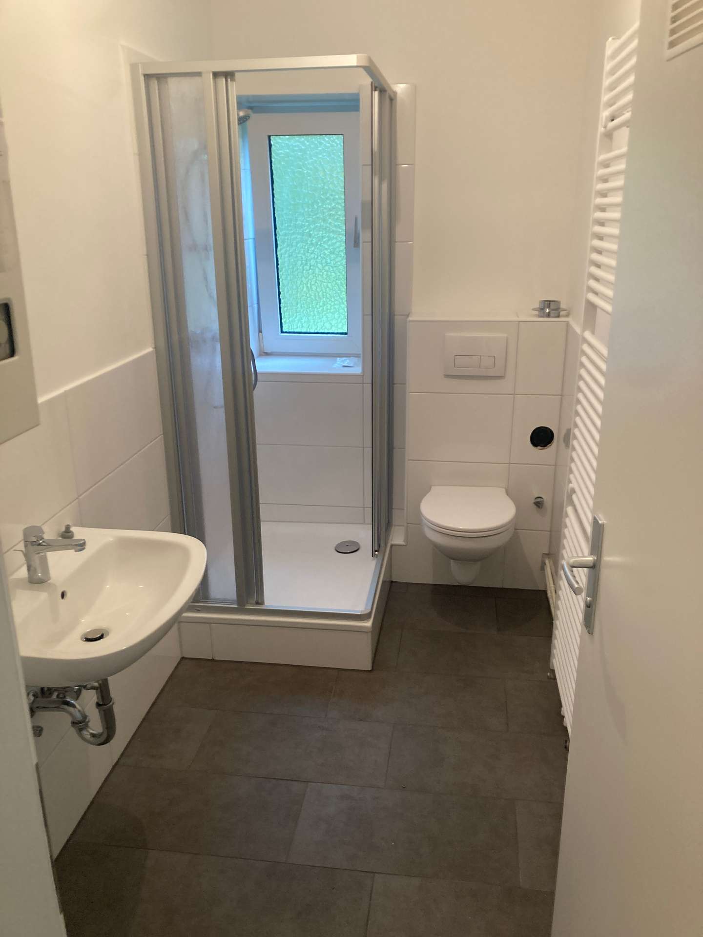 Für Soldaten, 2-Zimmerwohnung mit frisch saniertem Duschbad!, Lubbeweg 44, 26386 Wilhelmshaven, Etagenwohnung