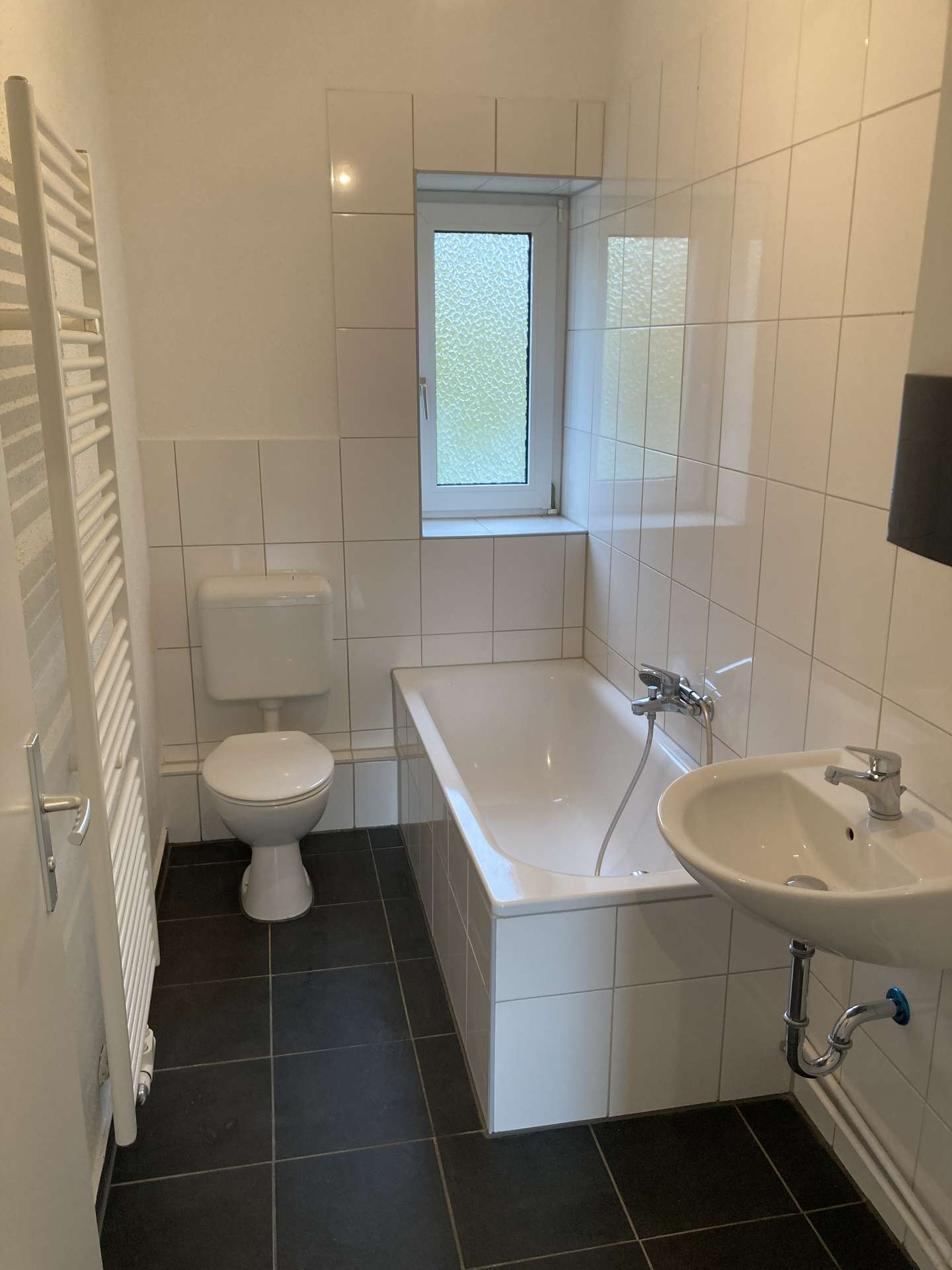 Schicke 2,5-Zimmerwohnung mit EBK!, Rieneldstr. 14, 26386 Wilhelmshaven, Etagenwohnung