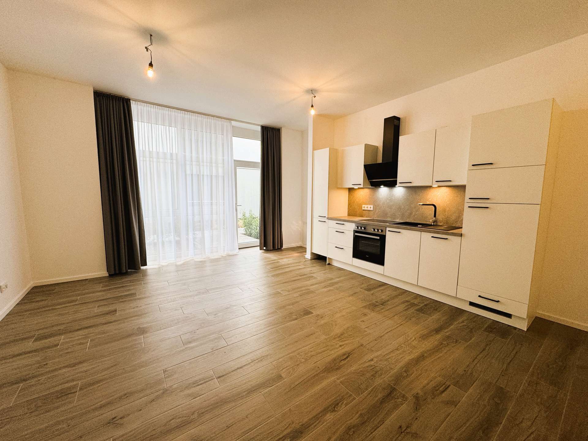 Erstbezug – Moderne, funktionale 1-Zi-LOFT-Wohnung im EG mit kleinem Gartenanteil, Adalbertstr. 61, 60486 Frankfurt, Erdgeschosswohnung