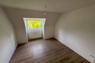 Erstbezug nach Komplettsanierung „Offene Besichtigung am 14.07.2025 um 15 Uhr“, Elchstraße 1, 24782 Büdelsdorf, Dachgeschosswohnung