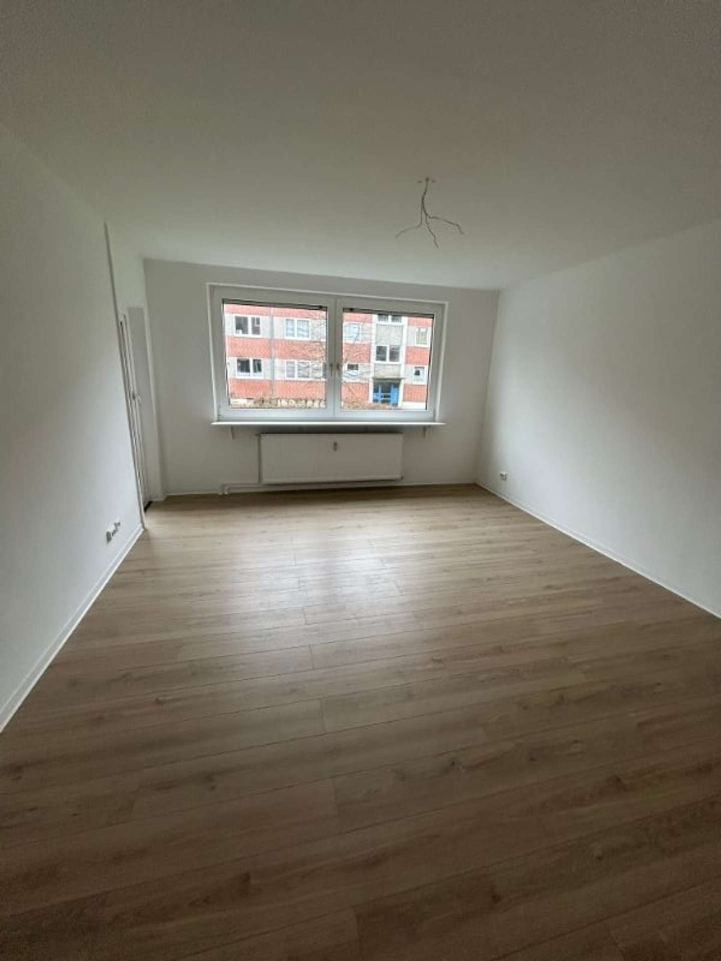 Familienfreundliche 4 Zimmer Erdgeschosswohnung mit Balkon in Engelsby zum 01.05.2026 vermietbar!, Mozartstr. 13, 24943 Flensburg, Erdgeschosswohnung