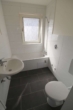 Badezimmer - Nachmieter zum 01.06 gesucht: Moderne 2,5‑Zimmer‑Wohnung im MFH