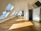 Wohnzimmer - Blick über die Dächer Offenbachs – Penthouse-Wohnung mit großzügiger Dachterrasse
