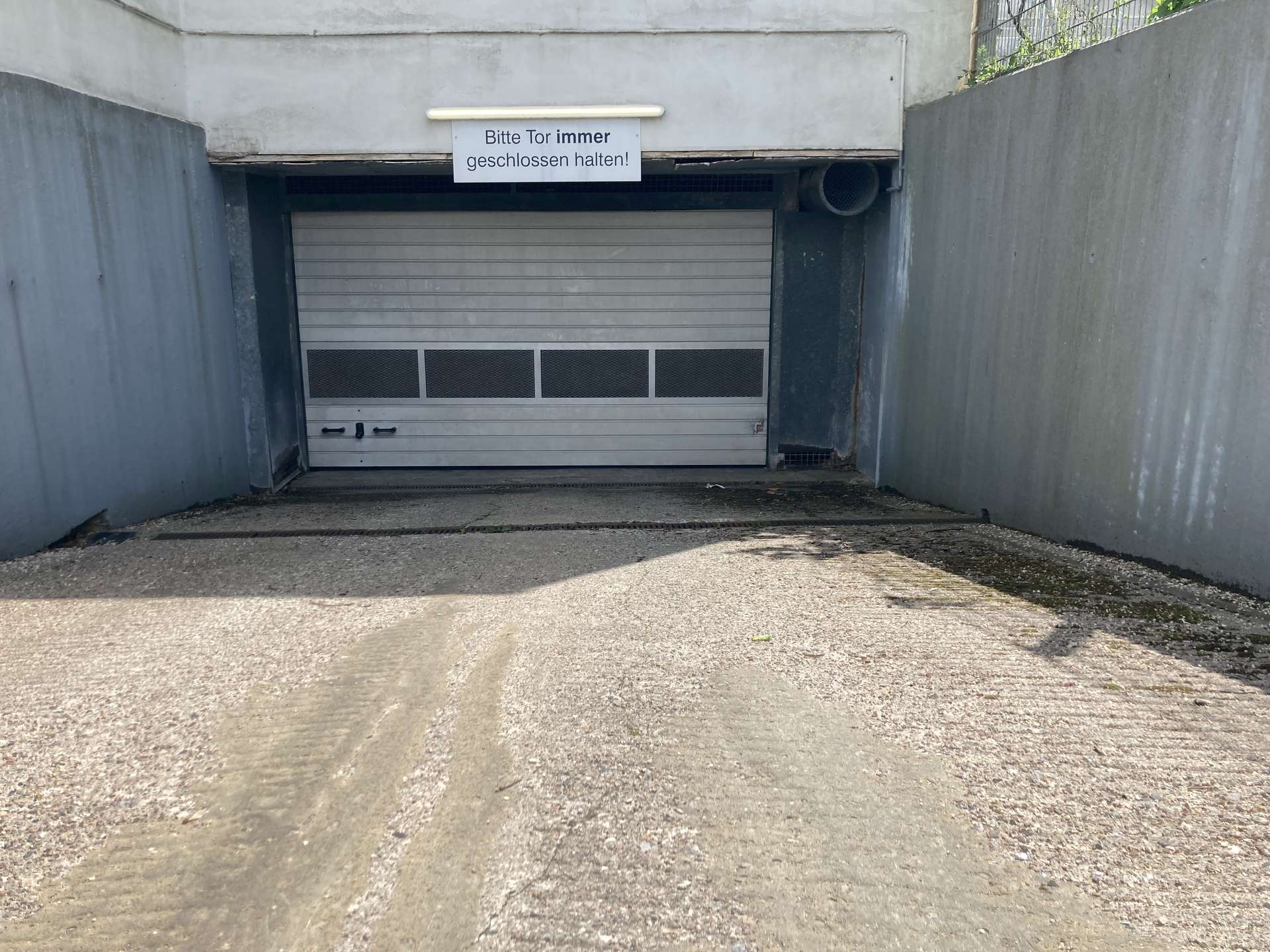 Sicher parken in Wellingdorf – Tiefgaragenstellplatz zentral gelegen, Schönberger Straße 26, 24148 Kiel, Tiefgarage