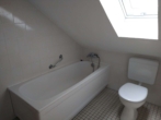Badezimmer - !!! Tolle 1-Zimmer-Wohnung im DG !!!