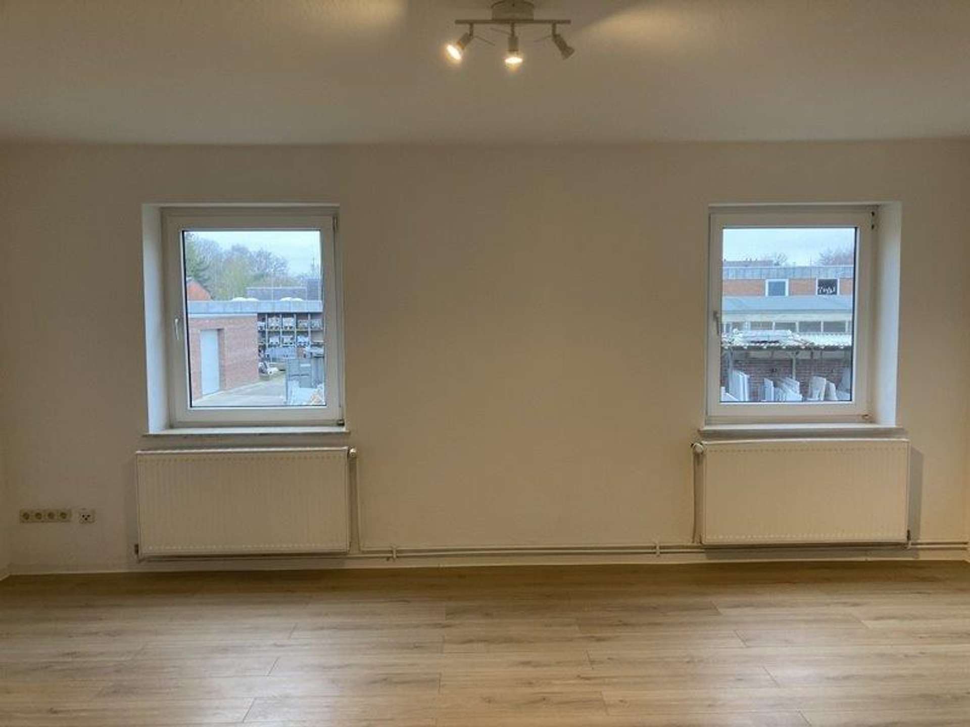 Großzügiges Wohnen – 3-Zimmer Wohnung zum 01.02!, Friedhofstr. 36, 27576 Bremerhaven, Etagenwohnung