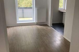 Schöne 2,5-Zimmerwohnung mit Balkon und EBK!, Lubbeweg 42, 26386 Wilhelmshaven, Etagenwohnung