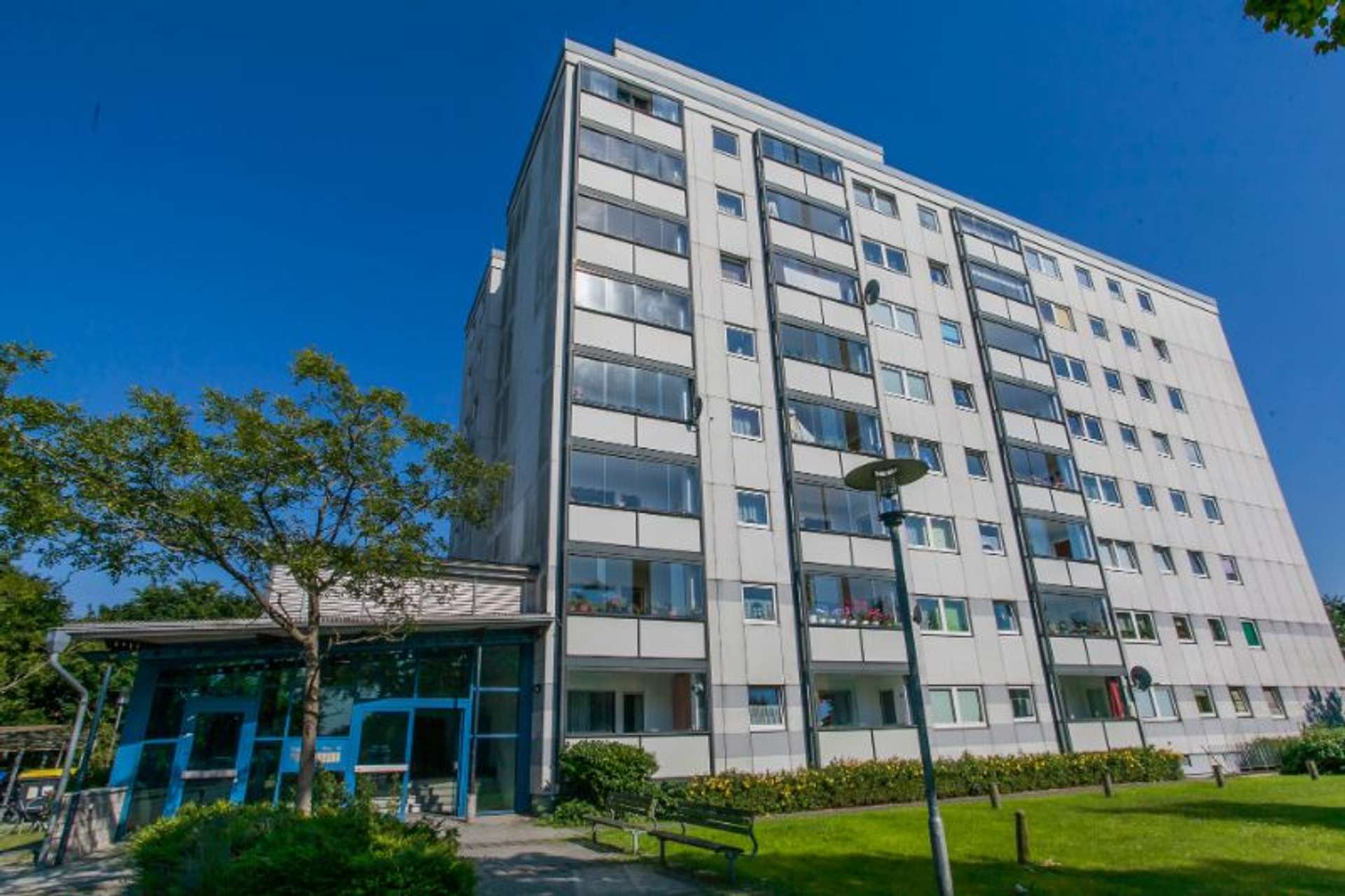 Attraktive 2,5-Zimmer-Wohnung mit Balkon – vollständig renoviert – verfügbar ab 01.01.2026, Trögelsbyer Weg 88, 24943 Flensburg, Etagenwohnung