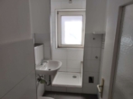 Badezimmer - Gemütliche Erdgeschosswohnung mit Küche und Tageslichtbad – ab 01.12.2025