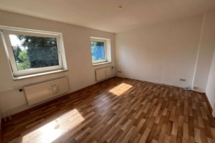 * Handwerker aufgepasst! 2 Kaltmieten für Renovierungsarbeiten! 2-Zimmer-Wohnung mit Balkon *, Julius-Ahlmann-Platz 7, 24768 Rendsburg, Etagenwohnung