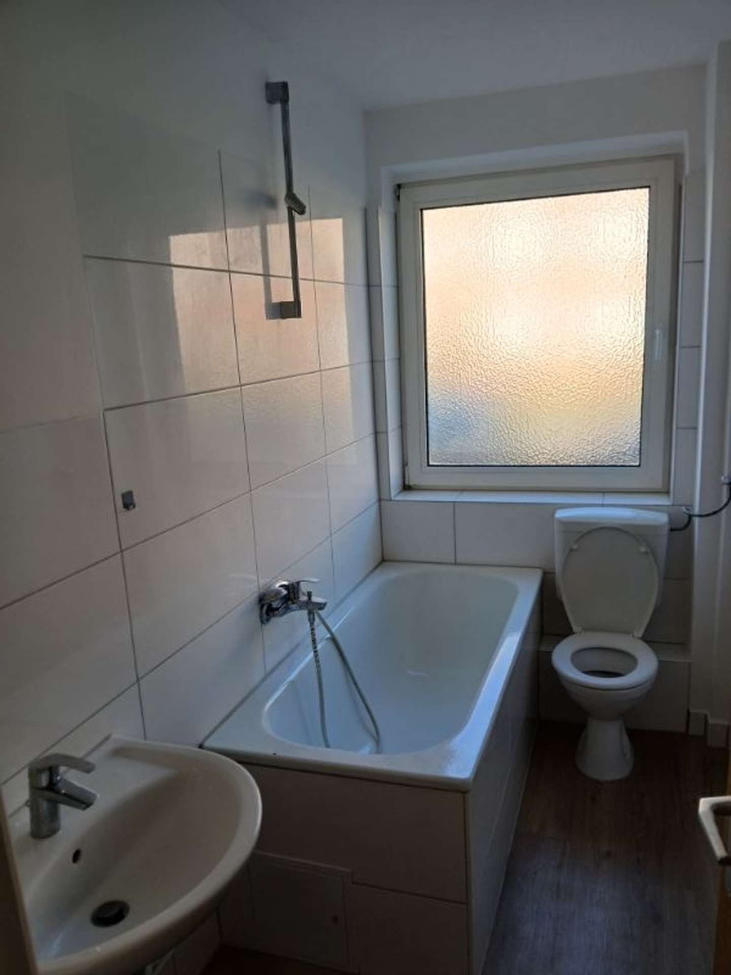 Freundliche, helle und sanierte 3 Zimmerwohnung zum 16.04.2026!, Gutenbergstr. 28, 24536 Neumünster, Erdgeschosswohnung