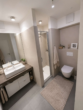 Badezimmer - Modern geschnittene 3-Zimmer-Wohnung mit Balkon und Einbauküchen-Option