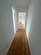 Flur - Lichtdurchflutete 2-Zimmerwohnung mit Holzdielen zum 01.09.2025 vermietbar!