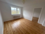 Wohmzimmer - Lichtdurchflutete 2-Zimmerwohnung mit Holzdielen zum 01.09.2025 vermietbar!
