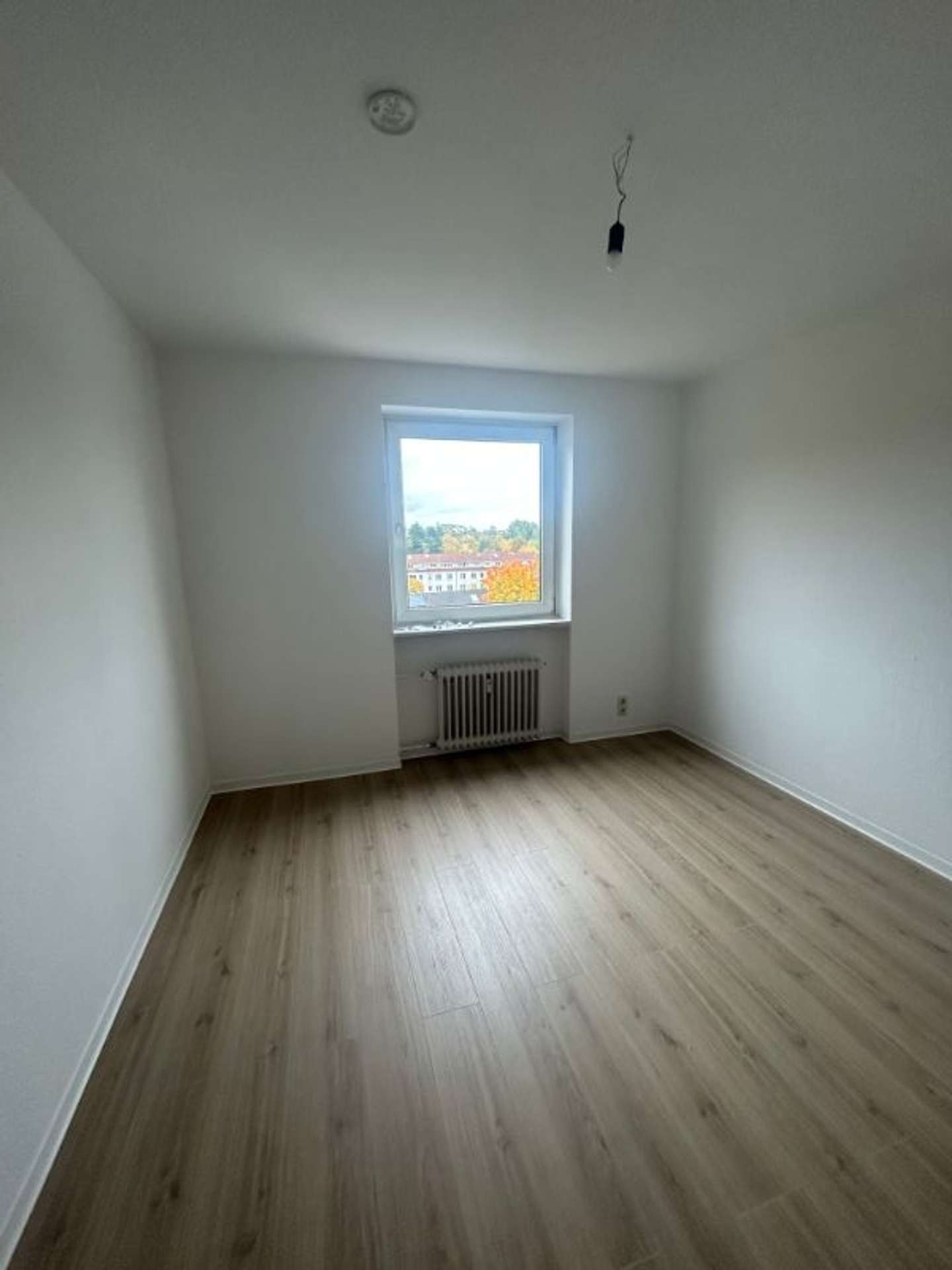 Sanierte 3,5-Zimmer-Wohnung mit Balkon – Bezugsfrei zum 01.11.2025!, Osterallee 49, 24944 Flensburg, Etagenwohnung