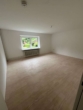 Wohnzimmer - 3-Zimmer-Wohnung im Erdgeschoss ab sofort zu vermieten – Modern, gepflegt und gut geschnitten!