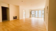 Wohnzimmer - !!! Frisch renovierte 3ZW mit Balkon im Zentrum !!!