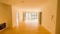 Wohnzimmer - !!! Frisch renovierte 3ZW mit Balkon im Zentrum !!!