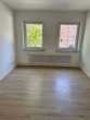 Wohnzimmer - Helle, gepflegte 2-Zimmer-Wohnung zum 16.07. zu vermieten!