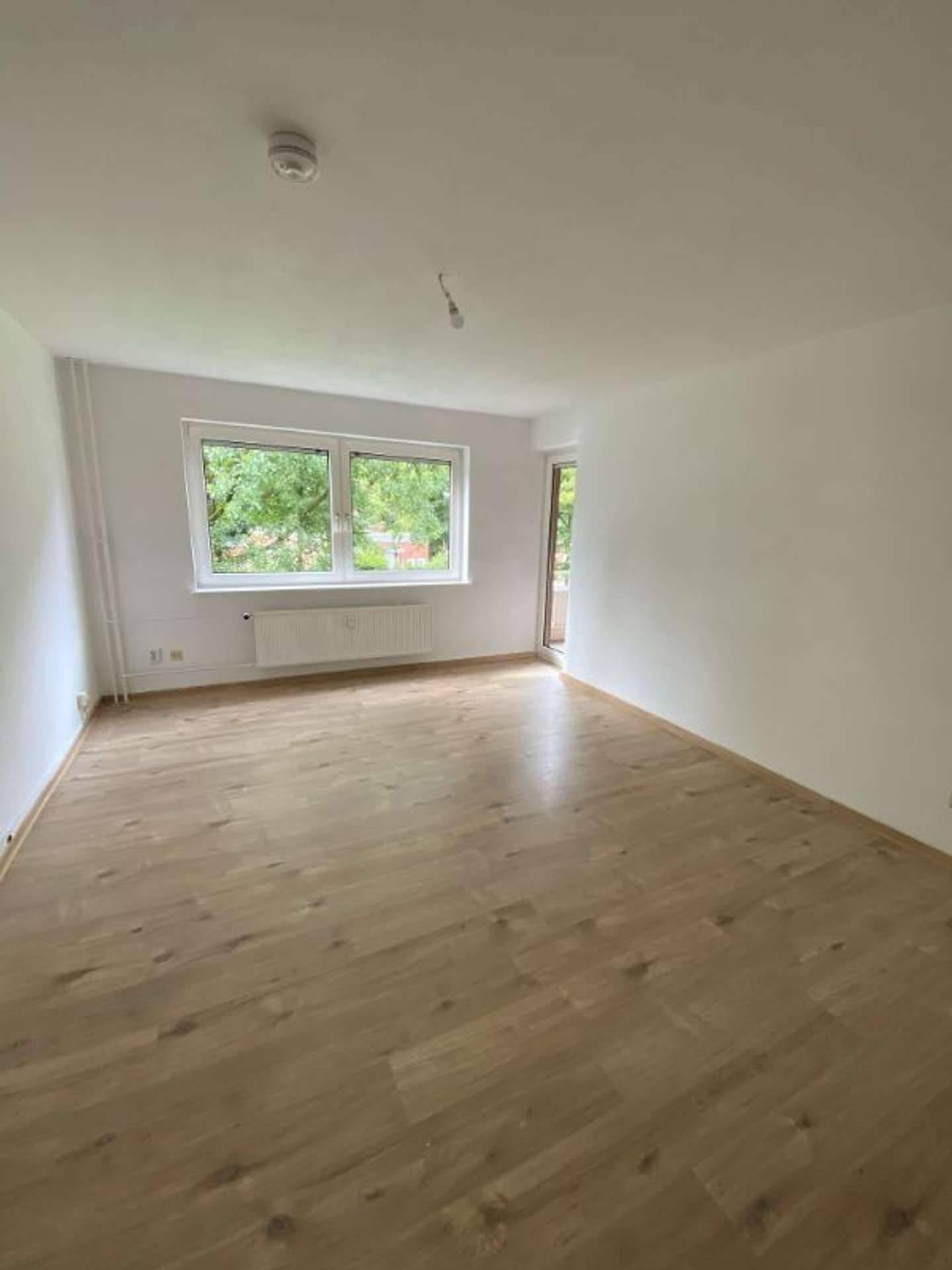 Helle und gepflegte 2-Zimmer-Wohnung mit Tageslichtbad und Einbauküche zum 01.09.2025 neu vermietbar, Franz-Schubert-Hof 3, 24943 Flensburg, Etagenwohnung