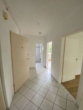 Flur - Helle und gepflegte 2-Zimmer-Wohnung mit Tageslichtbad und Einbauküche zum 01.09.2025 neu vermietbar
