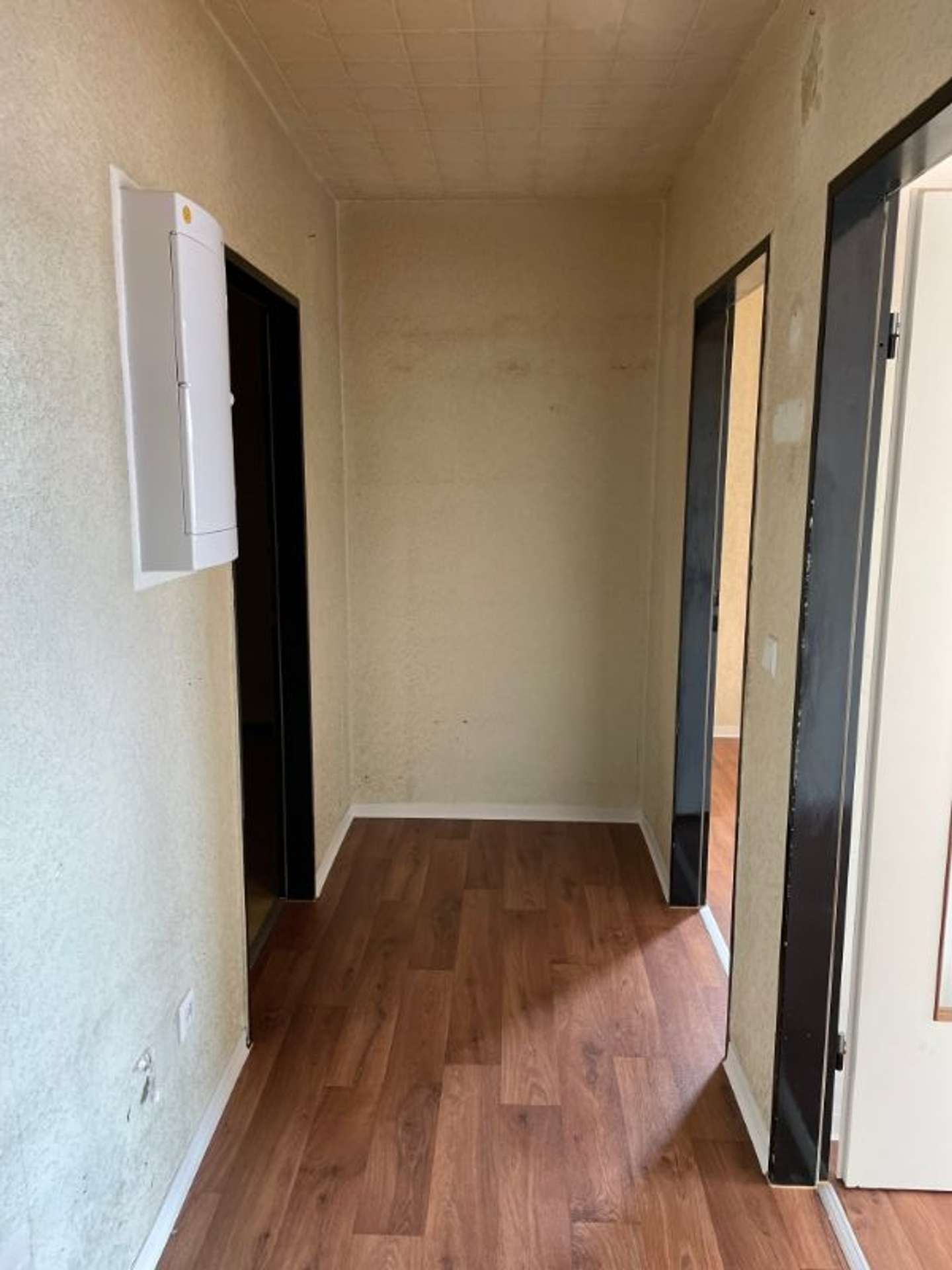 Renovierungs-Spezial erste Kaltmiete Geschenk* 2 – Zimmer Wohnung für handwerklich begabte mit, Friedrich-Ebert-Straße 14, 59075 Hamm, Etagenwohnung